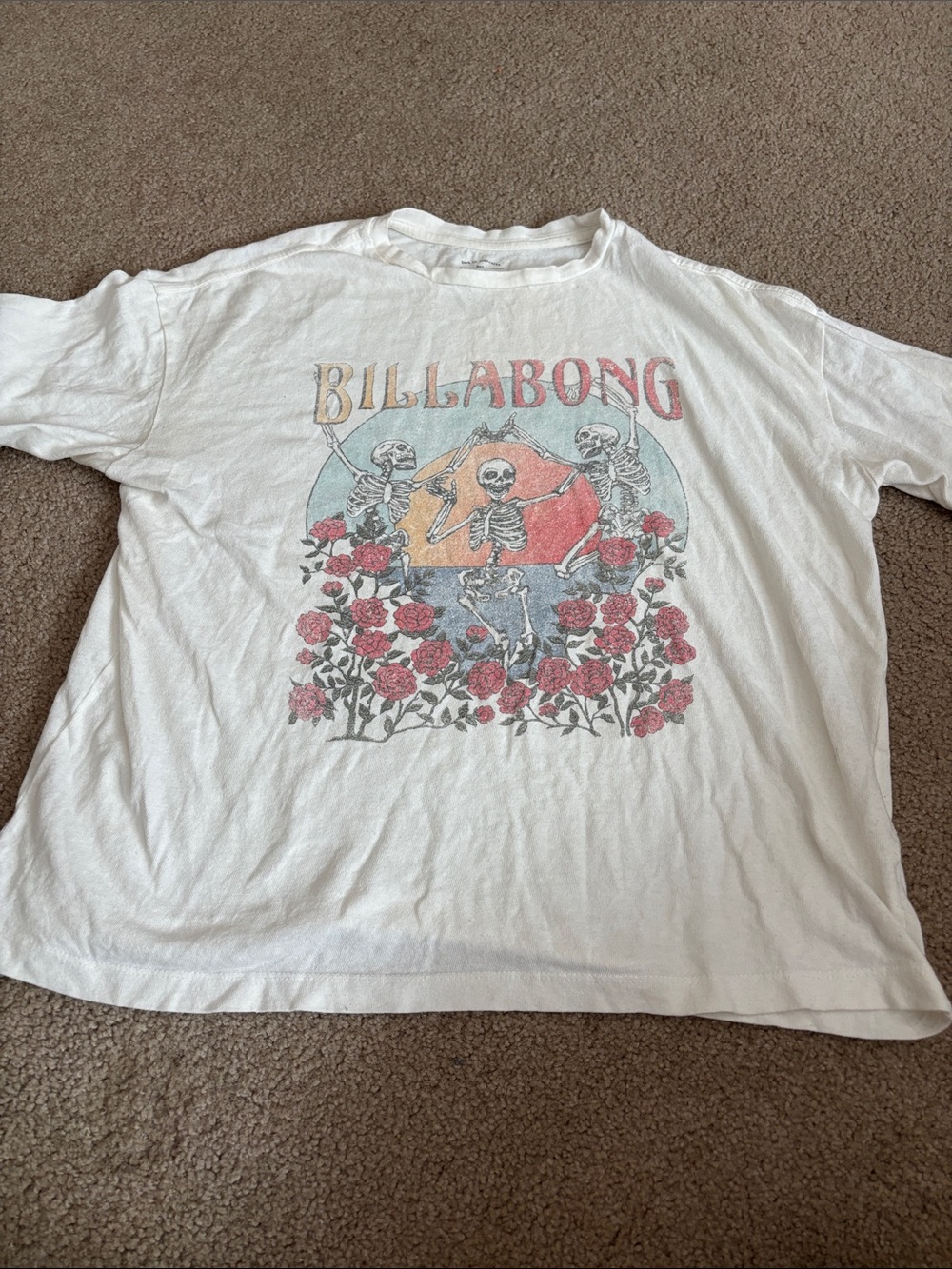 Billabong White Short Sleeve Tee with Skeleton & Rose Graphic size XS